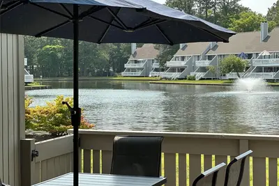 Image de Lakefront Sea Colony Villa! Amenity Rich with Private Beach and Shuttle!
