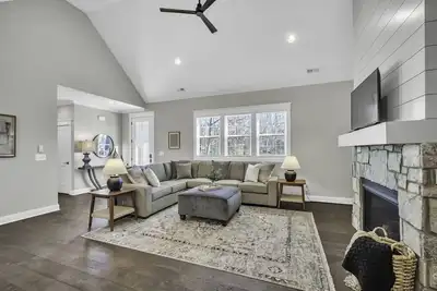 Image de Elegant Family-Friendly Home: Monthly Stay