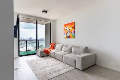 Image de Stay Where the City Meets the Sea - 2br Condo with a View