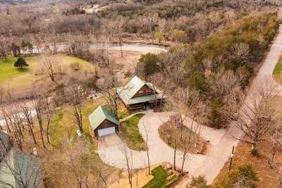 Image de Eagles Roost. Wifi & Dog Friendly. Covered porch & upper Deck w/ Sunset Views