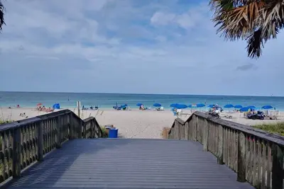 Image de Cozy 3-bedroom beach bungalow in peaceful Englewood with WiFi, Ac