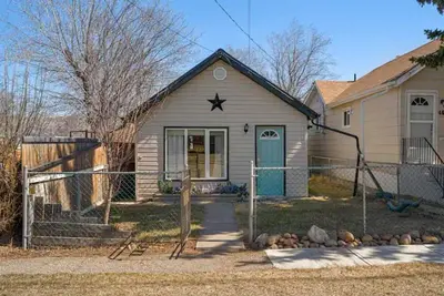 Image de Cozy stay with just a 5 minute walk to downtown Drumheller!
