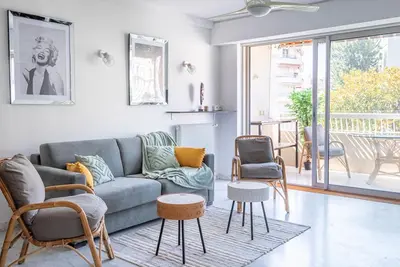 Image de Rue d'Antibes Lumineux 2p terrasse