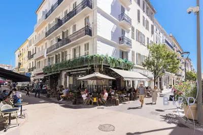 Image de 3 Pièces Ultra Central avec Clim à 3 minutes du Palais