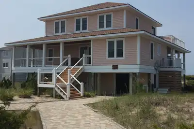 Image de 401k Bald Head Island Oceanfront 2nd row Unobstructed Views of the Ocean