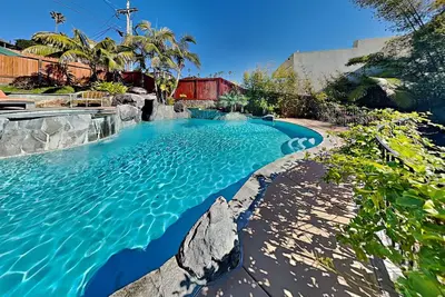 Image de Oceanview Retreat with Shimmering Pool and Spa Walk to Beach!