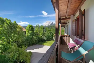 Image de Appartement 'Villa Cleila Blu D' avec vue sur les montagnes, jardin partagé et balcon