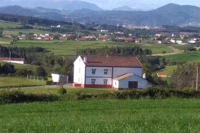 Image de Maison de vacances \"El Carbayal\" avec vue sur la montagne et le jardin
