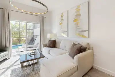 Image de Modern townhouse with furnished lanai, amazing pool, & washer/dryer