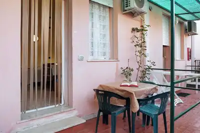 Studio \"Monolocale La Pineta 46\" avec piscine partagée, terrasse privée et Wi-Fi