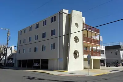 Image de 17 42nd Street Unit 6