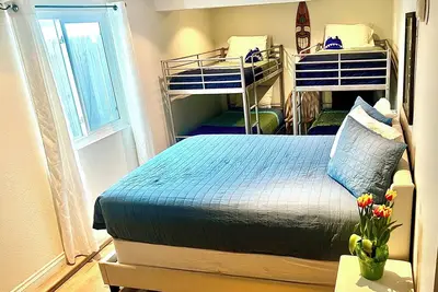 Image de Sweet Beach Duplex Sleeps 10, Just Steps to the Newport Beach Sand, Pet friendly