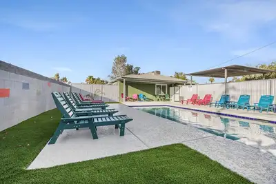 Image de Biltmore Bungalows Triplex w/Heated Pool, Carports, 9 Smart TVs, W/D, Fast WiFi