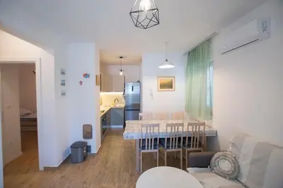 Image de Appartement de deux chambres avec la terrasse Pakostane, Biograd (A-22446-a)