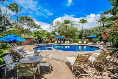 Image de Garden view corner condo with wraparound lanai & pool, walk to Poipu beaches