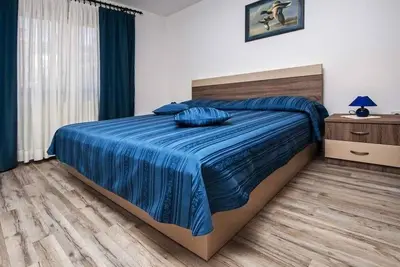 Image de Appartement de trois chambres avec le balcon Rovinj (A-22525-a)