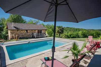 Image de Maison avec piscine privée à la campagne