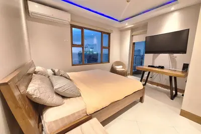 Image de Luxury King 4br 3ba w\/ 2 Balconies Bayview Pool Netflix\n