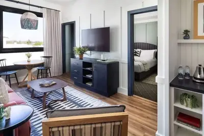 Image de Immerse in Local Culture - Boutique Suite at El Capitan Hotel
