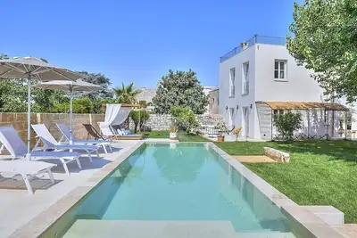 Image de Villa Tindaro: A modern and graceful two-story villa with the fascination of the typical courtyard houses of Salento area, with Free Wi-Fi.