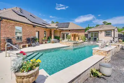 Image de Spacious Spring Family Home w\/ Full Kitchen & Pool