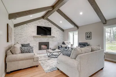 Image de Peaceful Longview Home w\/ Pond, 6 Mi to Downtown!