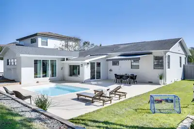 Image de Lakeland Retreat w/ Private Pool & Yard Games!