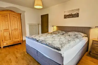 Image de Ferienwohnung StrauĂźstraĂźe, 75 qm mit 2 Schlafzimmern in Ruhiger Lage