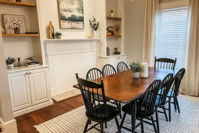 Image de Spacious Historic Oakwood Retreat in the Heart of Downtown