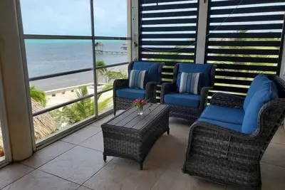 Image de Second Floor Beachfront @ La Perla Azul