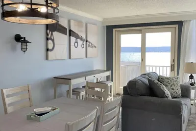 Image de Sunset Shores Family-Friendly Lake Condo in Mayville Pool, Ac, Private Deck!