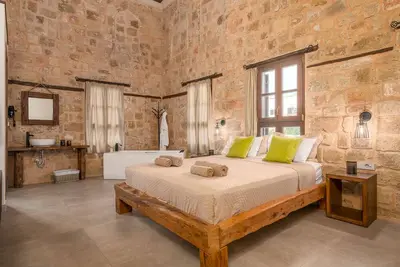 Image de Ancient Knights Luxury Suites\nSir Wallace Suite 5
