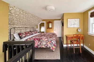 Image de Historic Luxury! Pet Ok! 1 mile to beach! Patio-firepit-2KingSuites