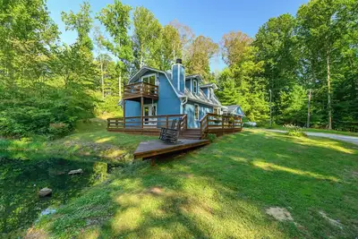 Image de R&R Creekside a peaceful 3br, 2ba, 7ac Wooded, Pond, Hot Tub, Firepit, 6 Guests
