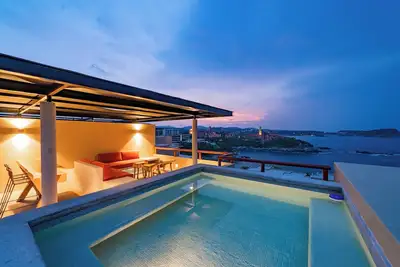 Private Oceanfront Rooftop Plunge Pool & Beach Access