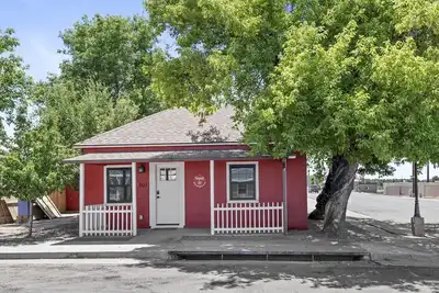Image de Downtown Historic Hideaway w\/3 Adjacent Homes w\/Fenced Yards, Ac, W\/D, Fast WiFi