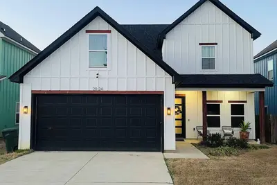 Image de Ggi Retreat Modern 2024 built Texas Style 4br/2. 5b