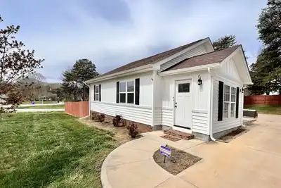 Image de Pet Friendly Home Close To Lake Norman 3br/2ba Newly Renovated Must See! ! !