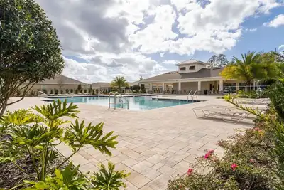 Image de Entire House close to Disney