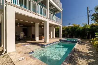 Image de Vibrant Beach Cottage Steps to Gulf, Bridge St & Shops