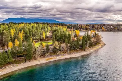 Image de Dog-friendly condo with lake views, private balcony, hot tub, & pool