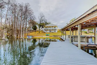 Image de Lakefront home with amazing sunset/water view, private dock, & firepit