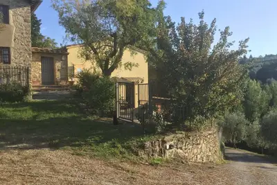 Image de Portion of barn in open country a few kilometers from the center