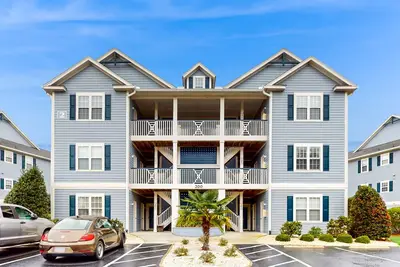 Image de Spacious condo with marina & Intercoastal views, screened-in balconies, W/D & Ac