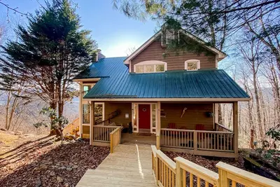 Image de Mountain view cabin with expansive deck, balcony, & fireplace - dogs Ok