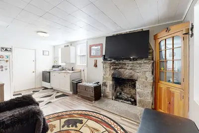 Image de Renovated dog-friendly home near Kooser State Park with fireplace & deck