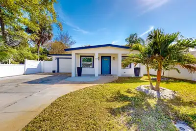 Image de Completely updated home with furnished patio, fenced yard, & W/D - dog-friendly