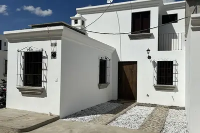 Image de 10 minutes from Antigua! Cozy family-sized condo with terrace.