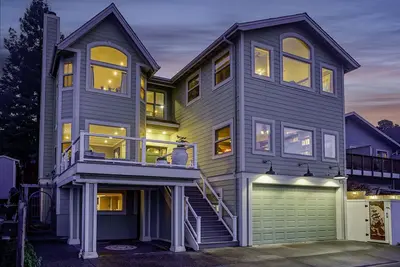 Image de Luxury 5 Bedroom Home With Views Of The Bay - Sleeps 13