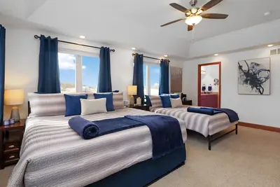 Image de Lake Paws Retreat | Sleeps 10 | Lakeside